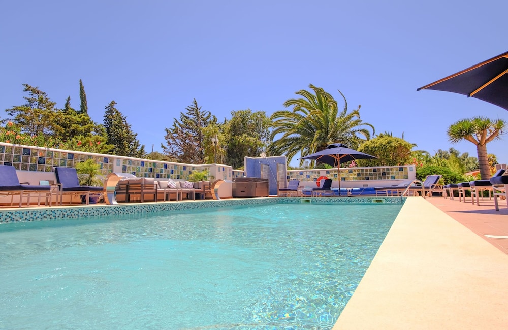 Casa Monte Cristo IV — 4-Star Luxury Hotel in Lagos, Portugal