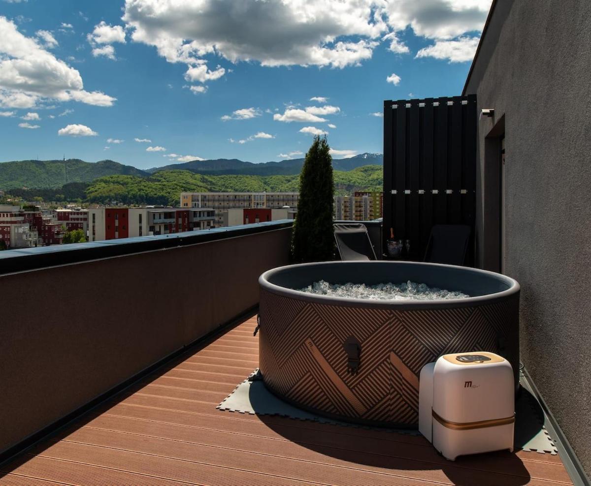 Skylark Melbourne Penthouse with Jacuzzi & View — 4-Star Luxury Hotel in Brasov, Romania