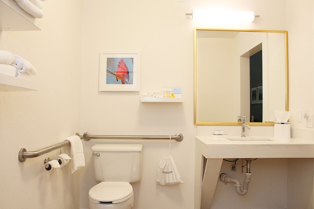 Hampton Inn Richmond - photo 17