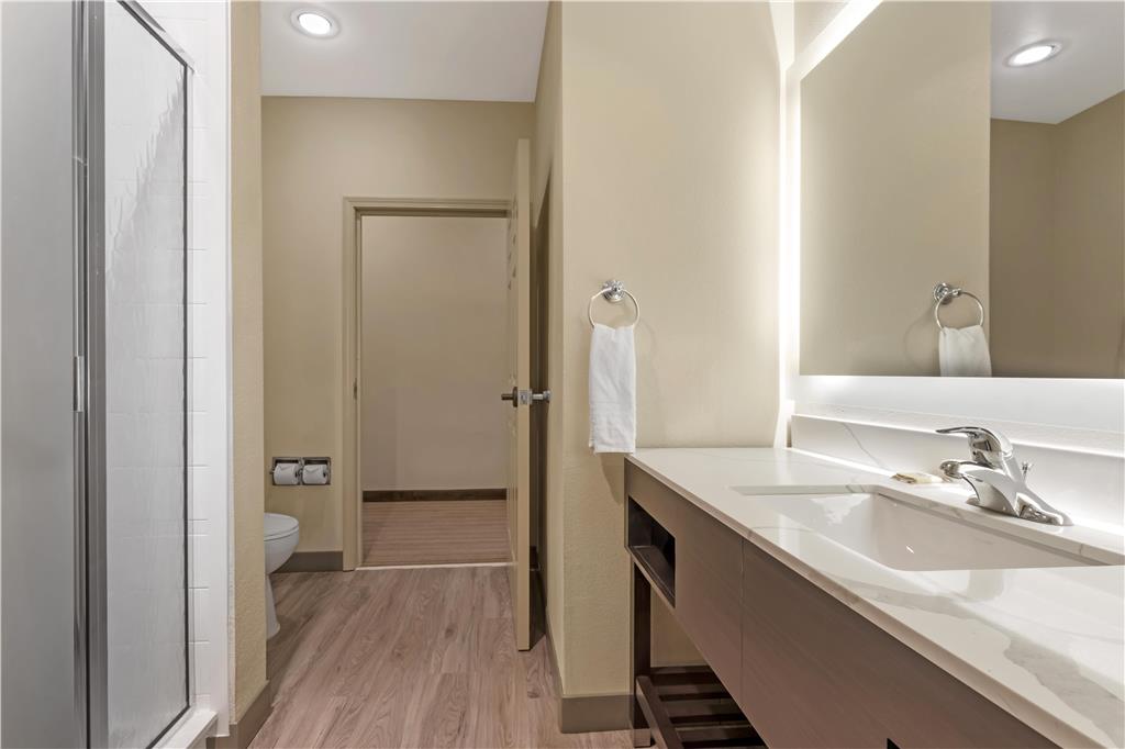 Best Western Plus Monica Royale Inn & Suites - photo 26