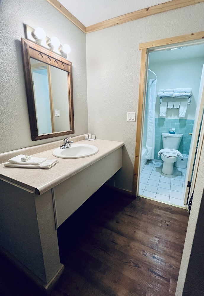 Americas Best Value Inn Wall - photo 66