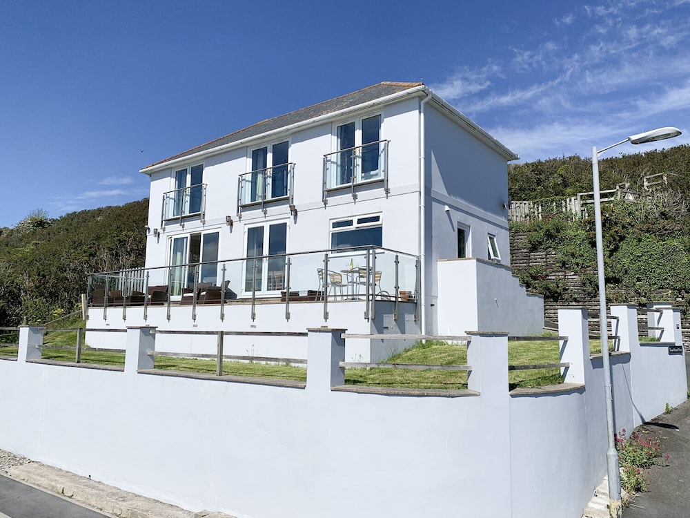Looe Island View — 4-Star Luxury Hotel in Torpoint, United Kingdom