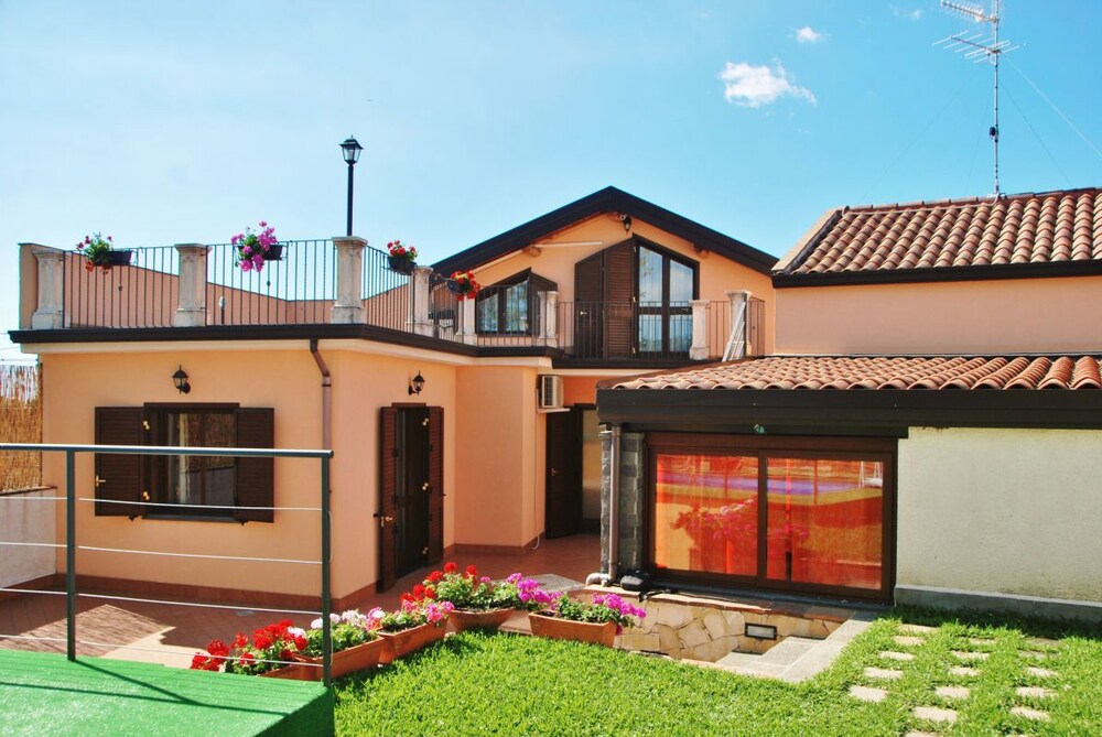 I Colori dell'Etna - carbon neutral hotel in Santa Venerina