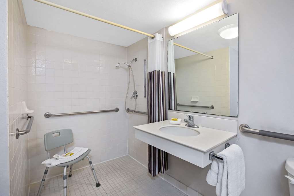 La Quinta Inn by Wyndham El Paso East Lomaland - photo 30