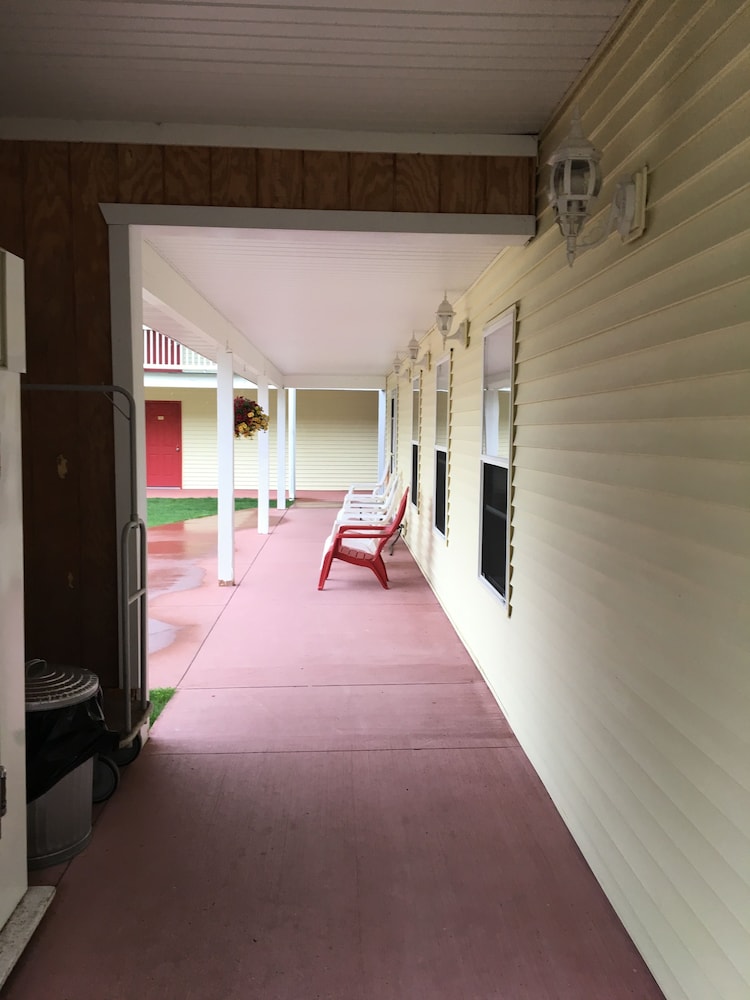 The Beach Inn Motel - photo 16