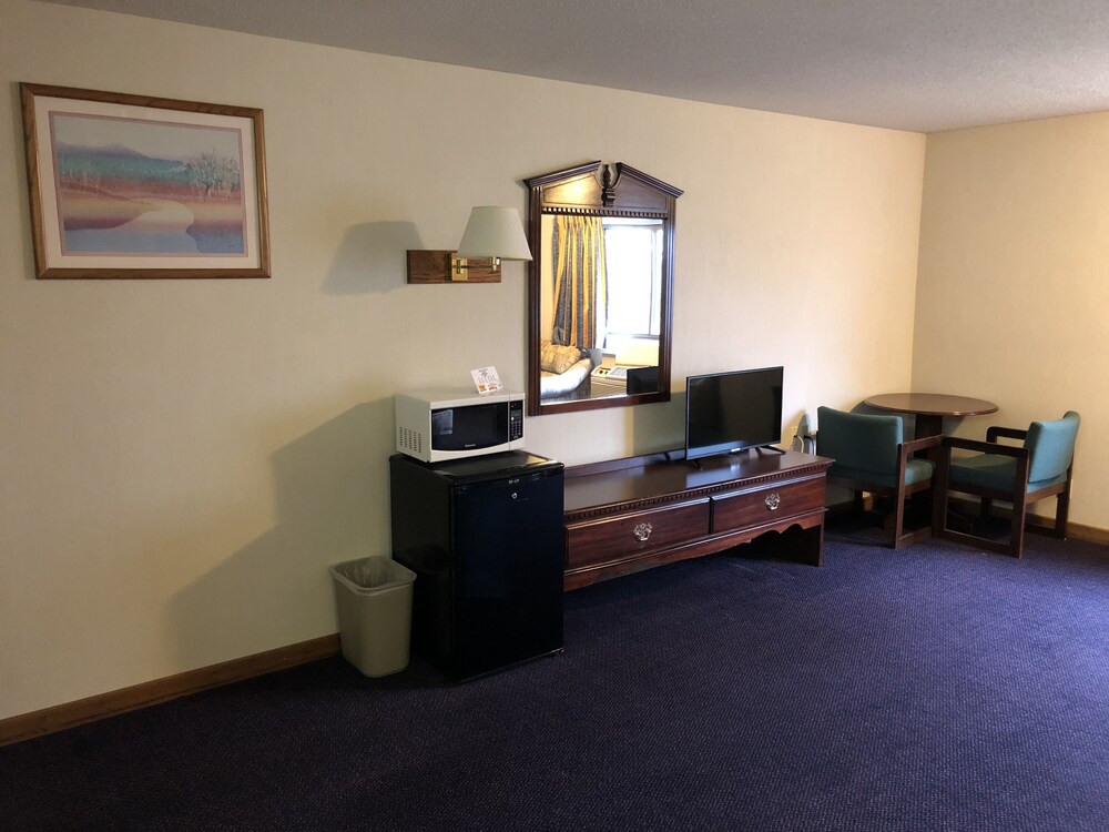 Denison Inn & Suites - photo 28