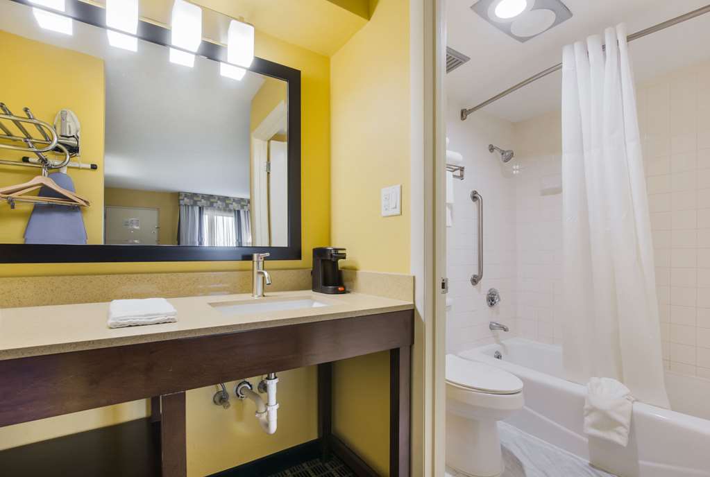 Quality Inn London North - photo 16
