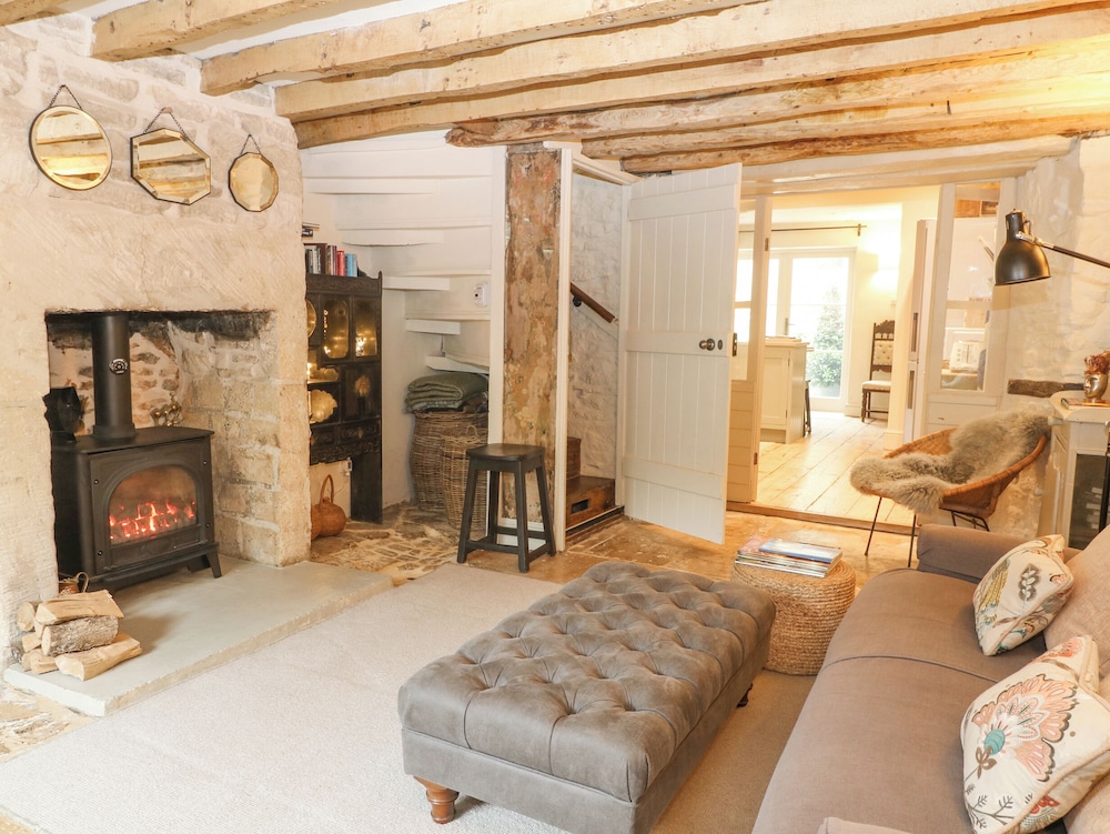 The Snug No 35 West End — Stroud