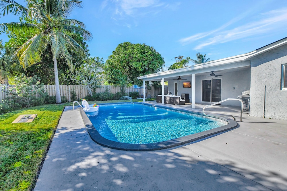 Boca Beauty Stylish Home With Pool Home 19764458 — Boca Raton