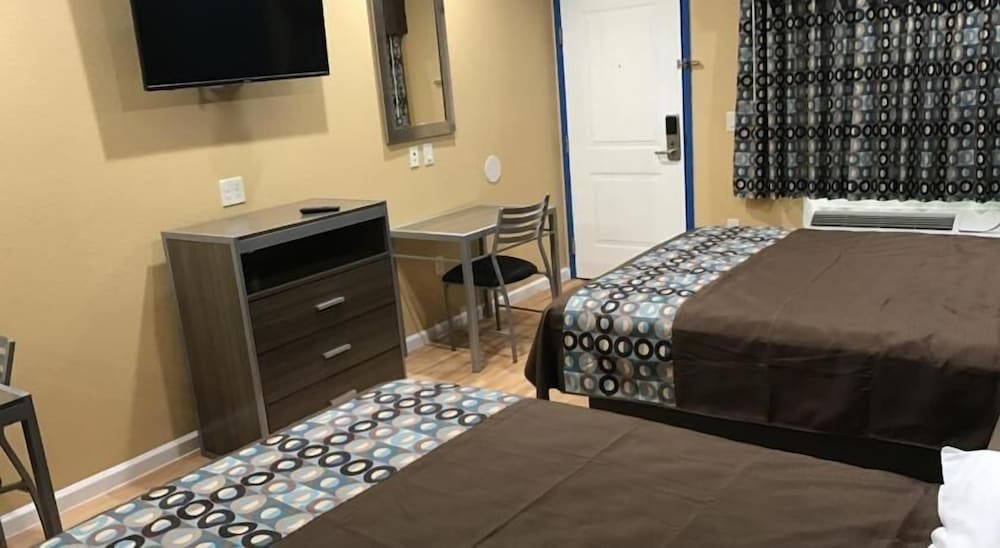 Deluxe Inn & Suites Baytown - photo 17