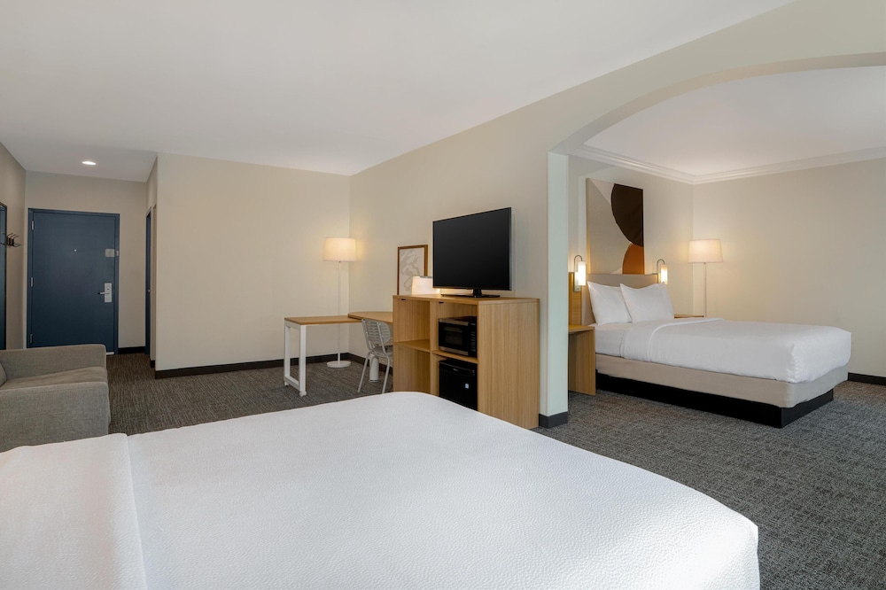Spark by Hilton Rahway - photo 40
