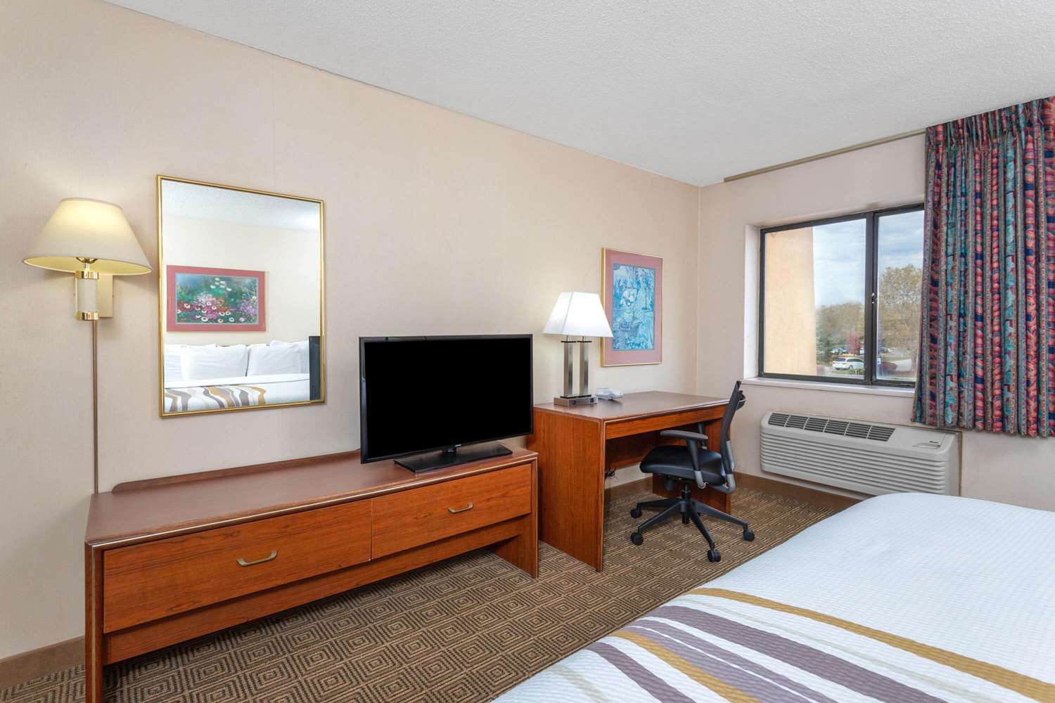 Norwood Inn & Suites Indianapolis East Post Drive - photo 35