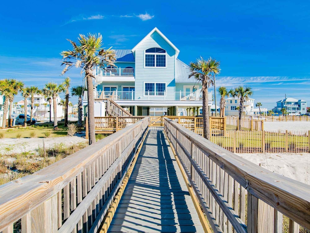 Seaside Cottage by Southern Vacation Rentals — 4-Star Luxury Hotel in Navarre, United States