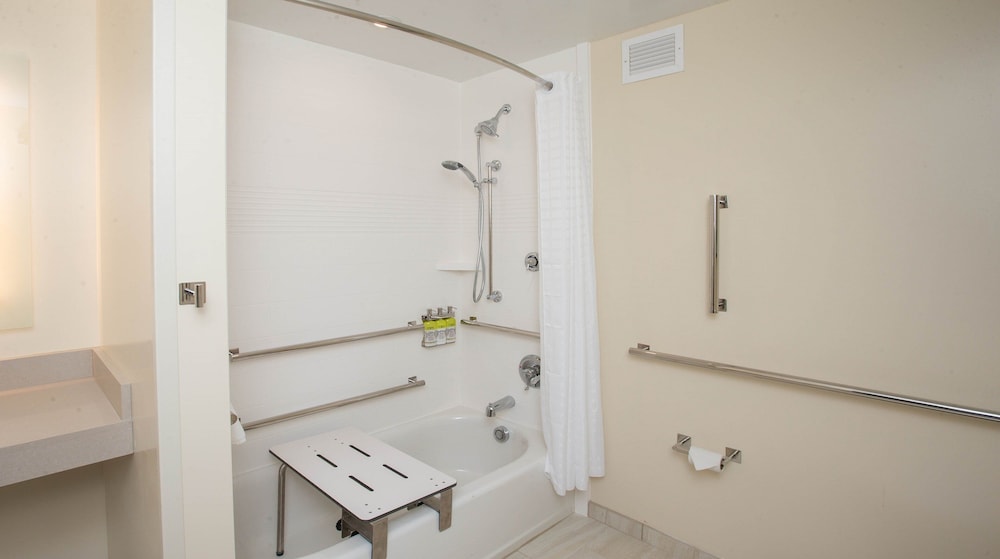 Candlewood Suites Cleveland South Independence by IHG - photo 21