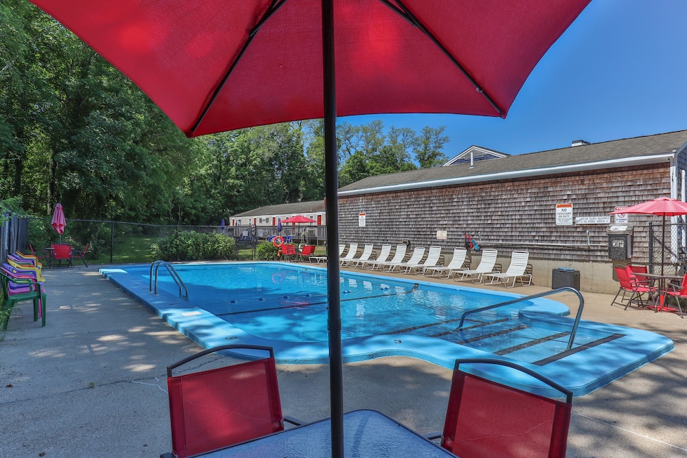 Olde Tavern Motel And Inn - photo 21