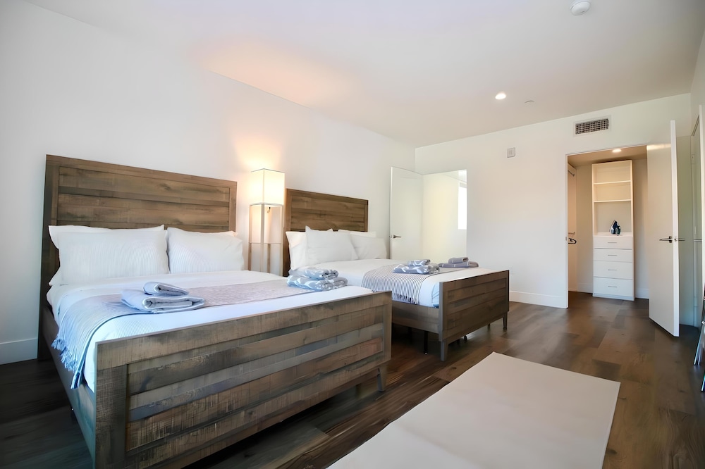 Los Angeles Premium City Suites Free Secured Parking - photo 10