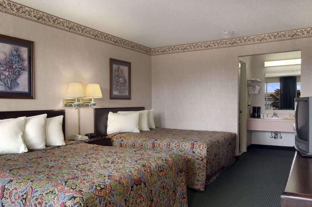 Days Inn by Wyndham Jonesboro AR - photo 9