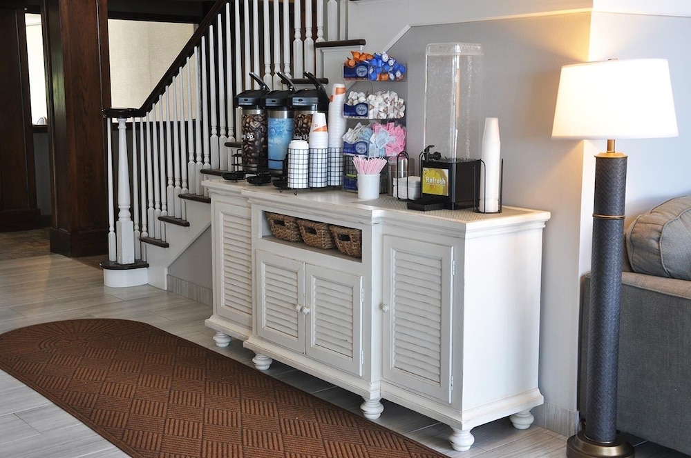 Dunes Express Inn & Suites - photo 2