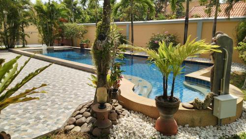 2 5 Zimmerwohnung mit Pool und Pavillon — 4-Star Luxury Hotel in Rawai, Thailand
