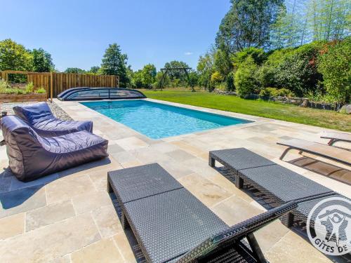 Roulotte climatisée avec piscine et jardin FR 1 622 54 — hotel in Vihiers