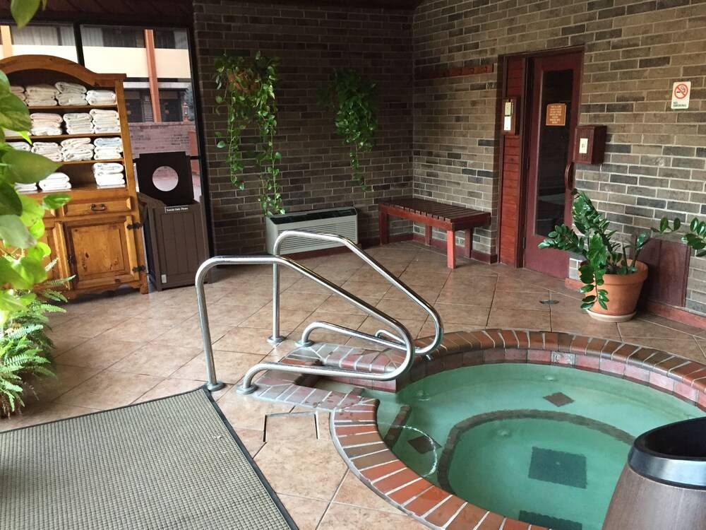 Best Western Plus Saddleback Inn & Conference Center - photo 29
