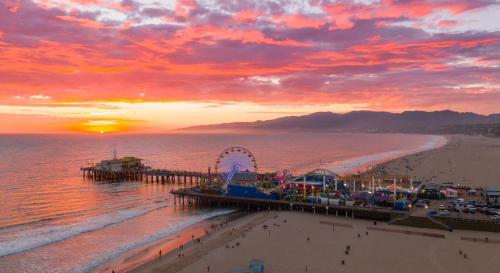 Cozy apartment in Santa Monica parking Gym Pool — 4-Star Luxury Hotel in Los Angeles, United States