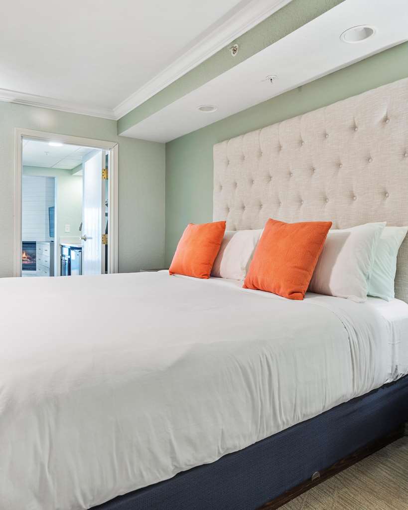 Cherry Tree Inn & Suites - photo 11