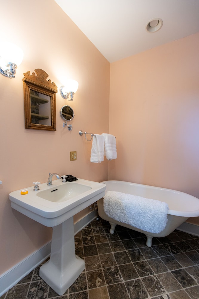 Thomas Rose Inn - photo 13