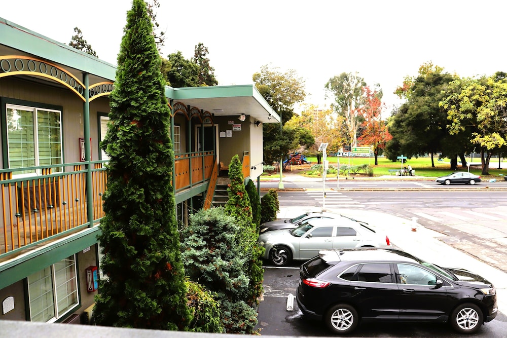 Value Inn - photo 16