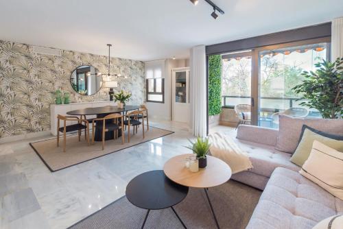 Premium Apartment & free parking by ELE Apartments — 4-Star Luxury Hotel in Malaga, Spain