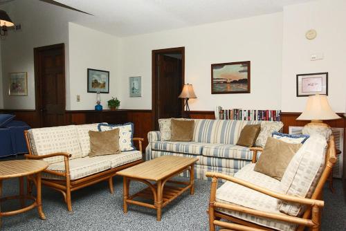 Wahoo by Oak Island Accommodations - photo 9