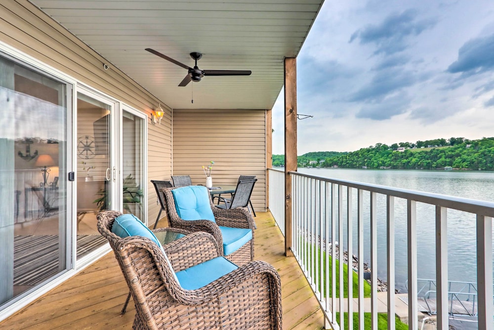 Breezy Lakefront Condo with Balcony and Lake View — 4-Star Luxury Hotel in Camdenton, United States