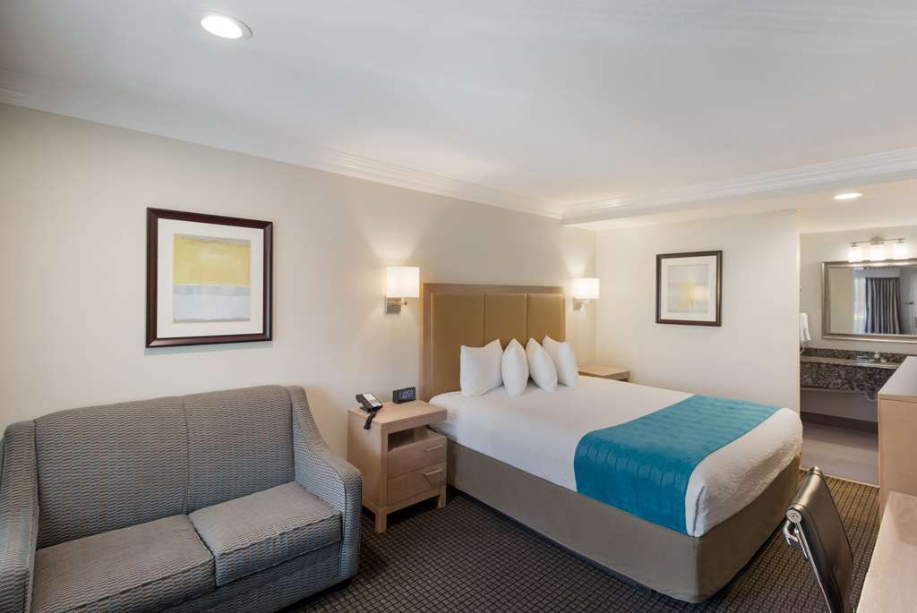 Best Western Woodland Hills Inn - photo 16