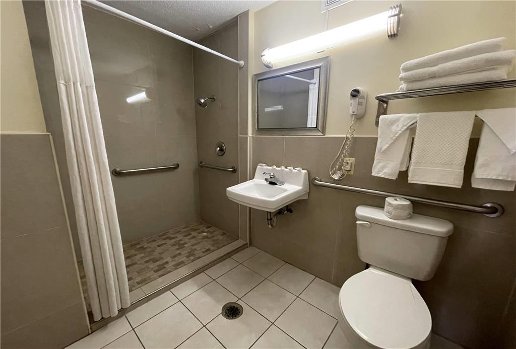 Days Inn & Suites by Wyndham York - photo 17