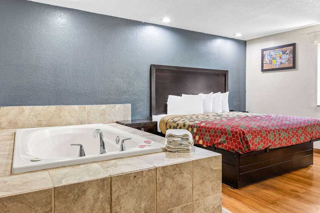 Econo Lodge Akron Copley Northwest - photo 26