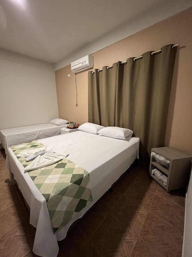 Hotel Paraiso Facil Acesso As Faculdades E Farmshow — Barreiras