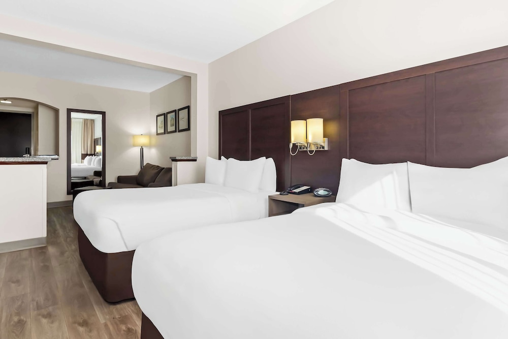 Comfort Suites Lumberton North - photo 18