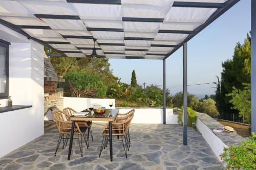 Villa John's Skopelos Stafilos — 4-Star Luxury Hotel in Skopelos, Greece