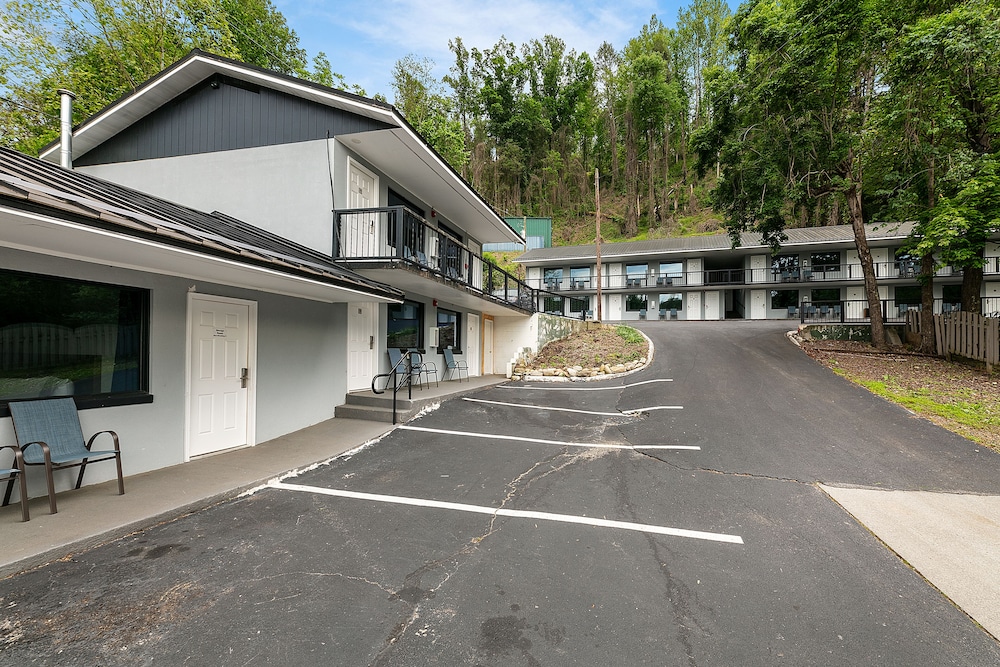 Gatlinburg Mountain Inn - photo 27
