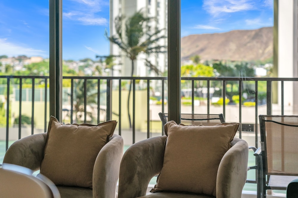 Deluxe Waikiki Condo Pool View FREE Parking & Wi Fi by Koko Resort Vacation Rentals - photo 23