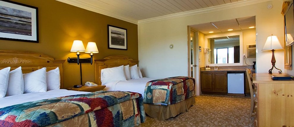 Weathervane Terrace Inn and Suites - photo 3