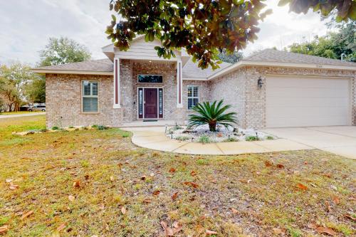 Spacious 5BR with Patio and WandD Near Beach in Navarre, United States