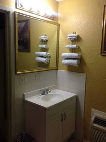 Economy Inn Granite City - photo 4
