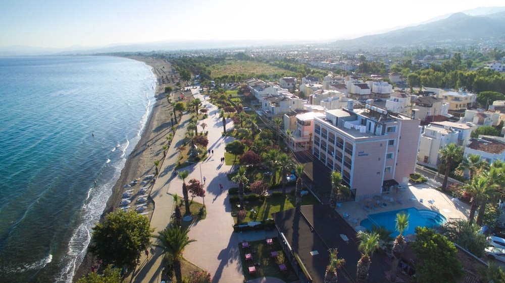 Holiday Otel — hotel in Kusadasi