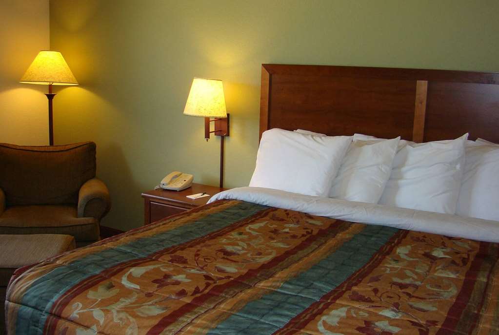 AmericInn by Wyndham Kewanee - photo 7