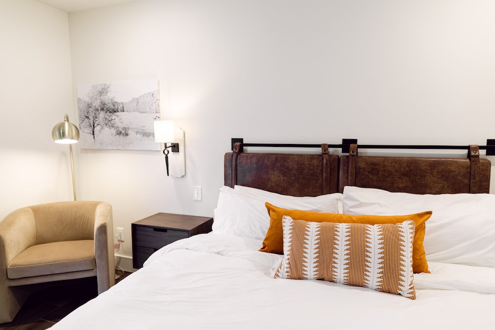 Tangerine Motel - photo 40