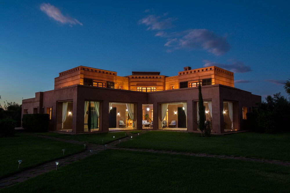 Villa Koutoubia jardin luxuriant piscine et spa — 4-Star Luxury Hotel in Marrakesh, Morocco