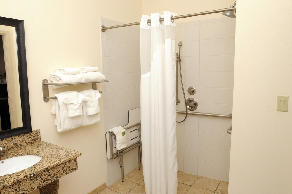 Holiday Inn Express & Suites Cambridge by IHG - photo 4