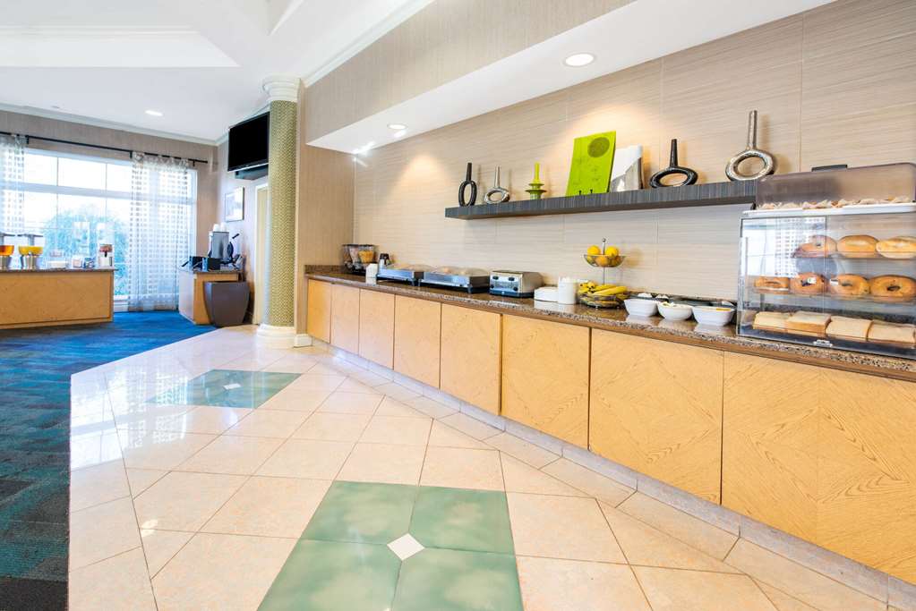 La Quinta Inn & Suites by Wyndham Tampa Brandon Regency Park - photo 30
