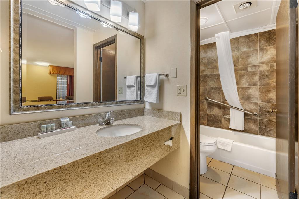 Best Western Angus Inn - photo 32